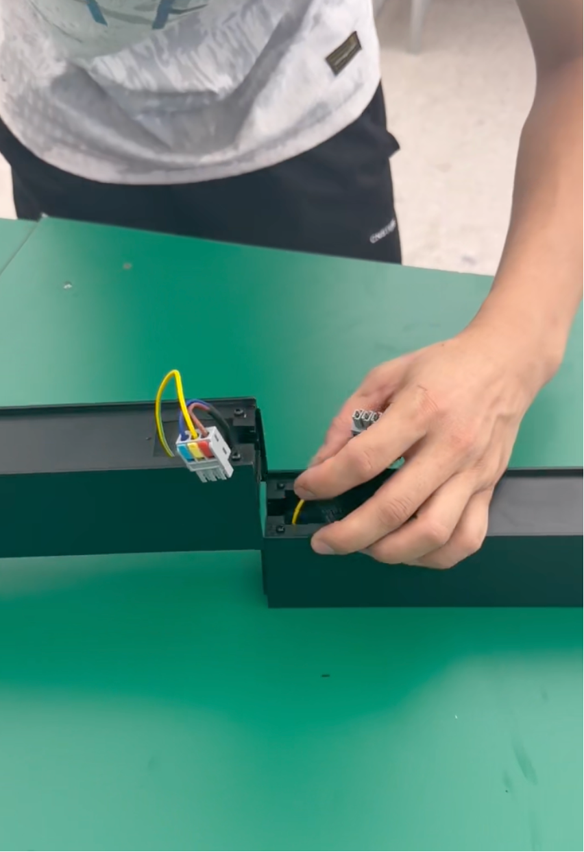 Seamless linear light connection detail